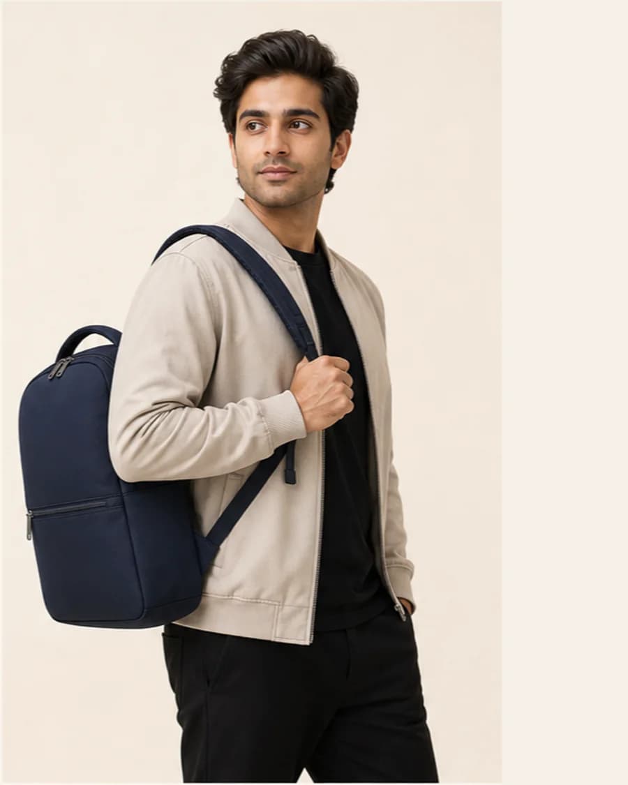City Daypack: front styling view on an adult Indian model