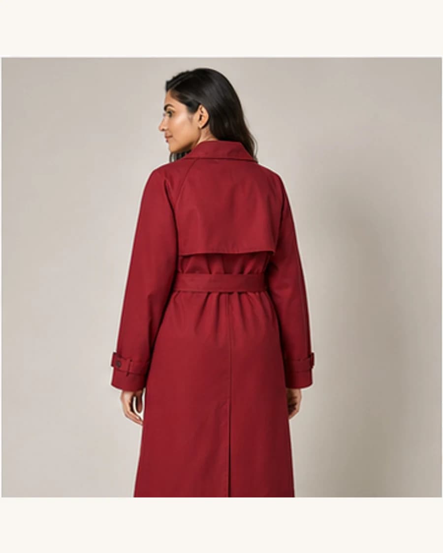 Citylight Soft Trench: three-quarter styling view