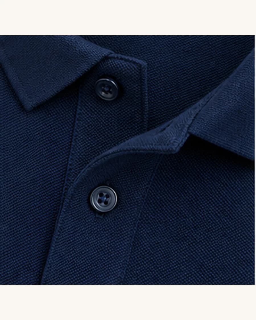Easy Polo: close-up detail view