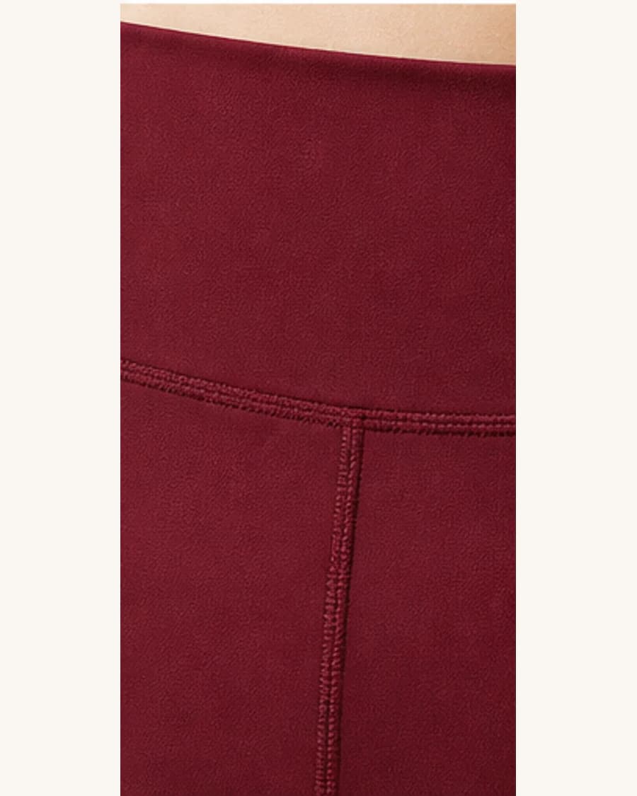Form Sculpt Legging: close-up detail view
