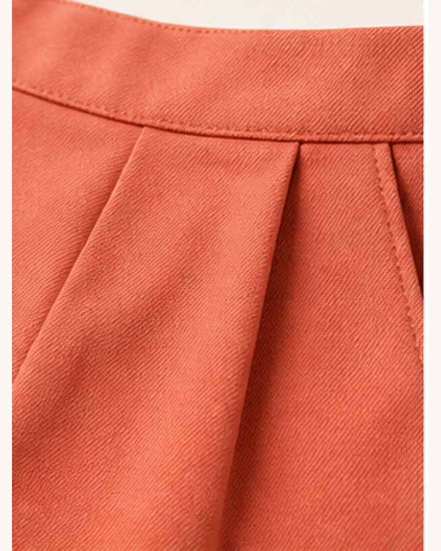 Harbour Tailored Short: close-up detail view