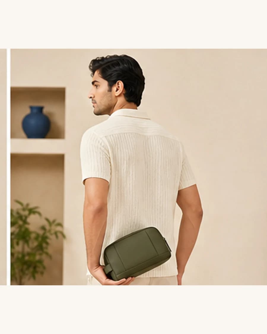 Metro Travel Pouch: three-quarter styling view