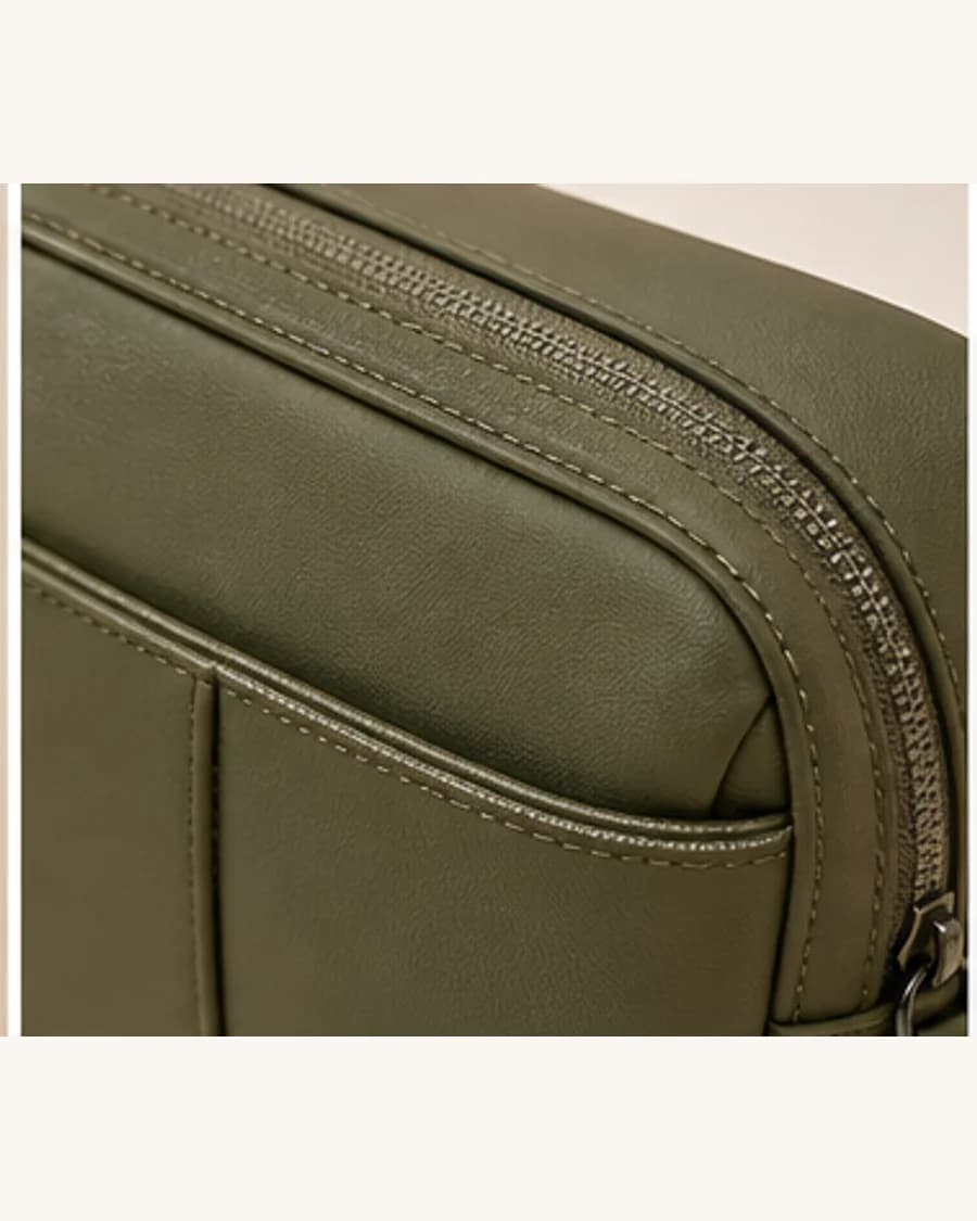 Metro Travel Pouch: close-up detail view