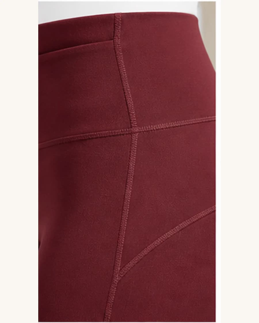 Motion Sculpt Legging: close-up detail view