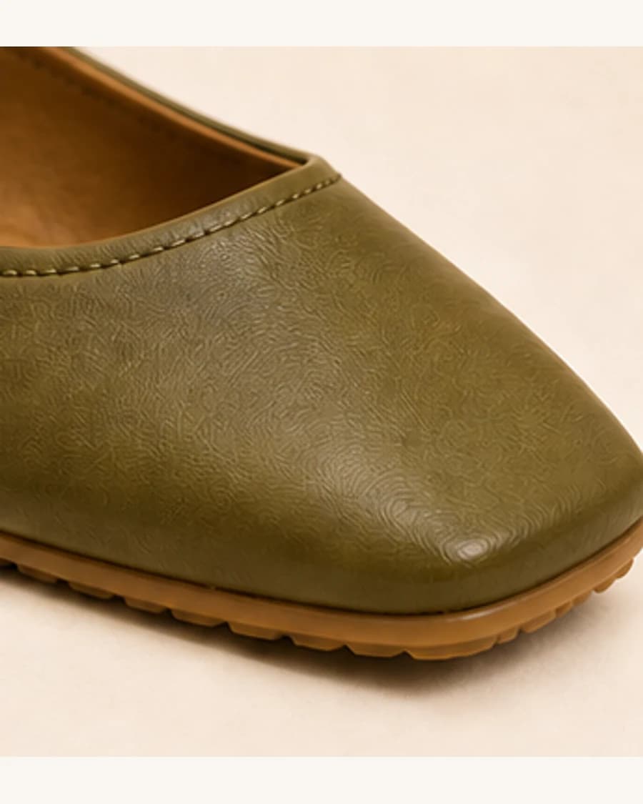 Riviera Ballet Flat: close-up detail view