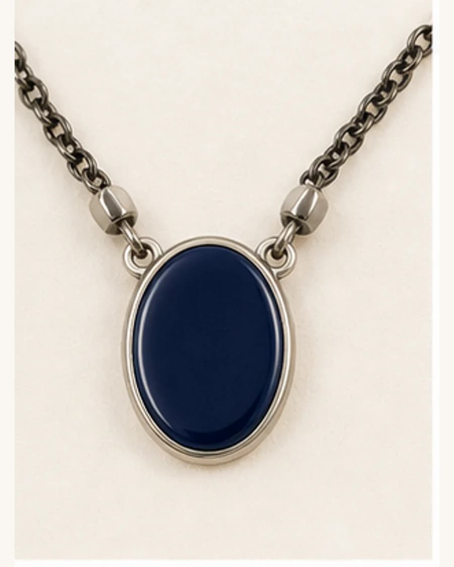Riviera Pendant Necklace: close-up detail view