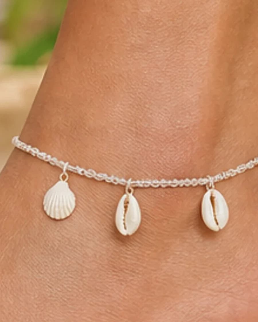 Shell Charm Anklet: close-up detail view