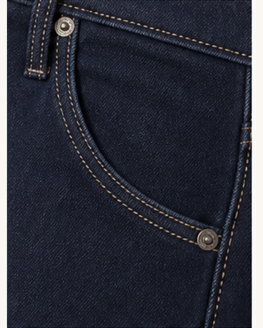 Studio Barrel Jean: close-up detail view
