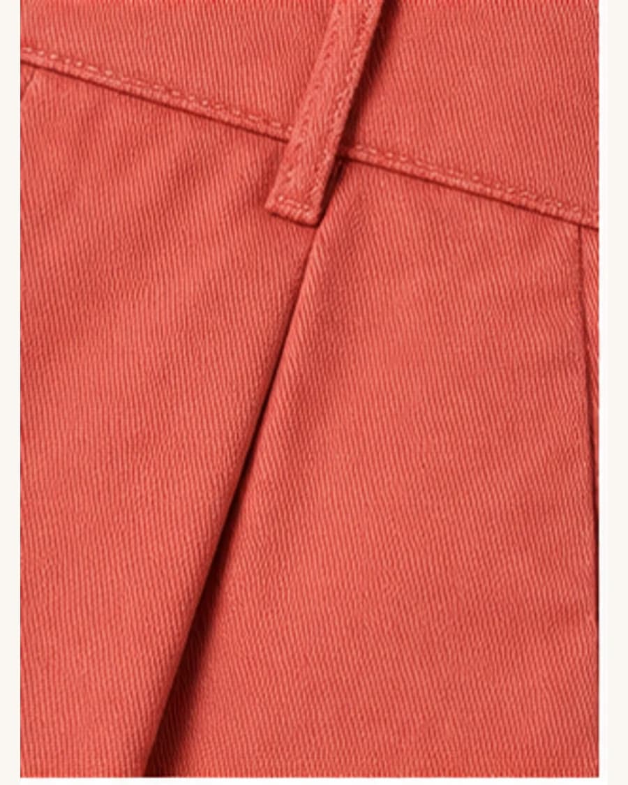 Studio Tailored Short: close-up detail view